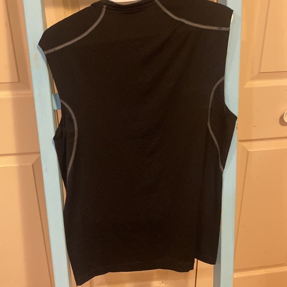 Nike sleeveless workout tank - Picture 4 of 6
